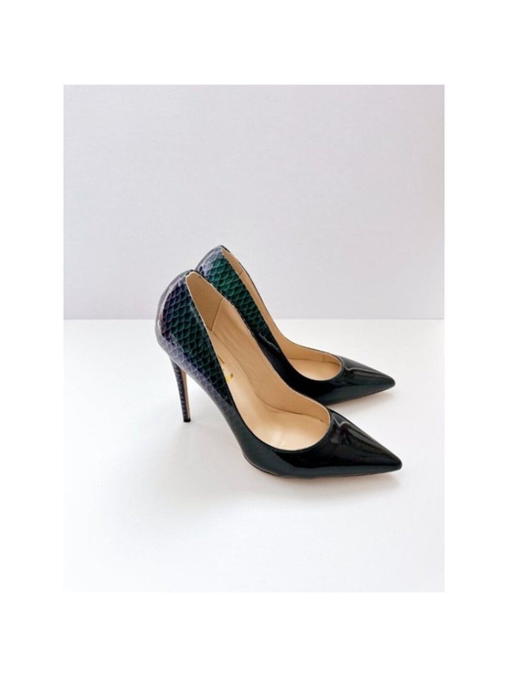 Size 10 Women’s Black Pointed Toe Pumps Snakeskin Pattern High Heels FSJ